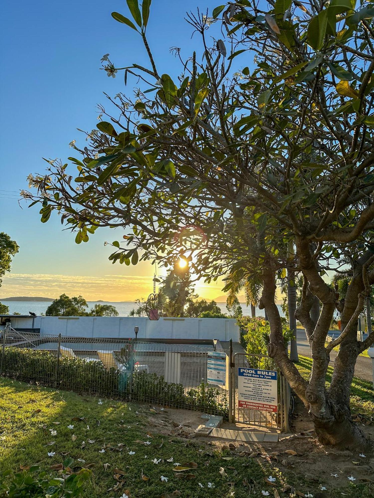 Ocean View Motel Bowen Exterior foto